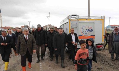 Vali Hüseyin Aksoy, doludan etkilenen bölgeleri ziyaret etti