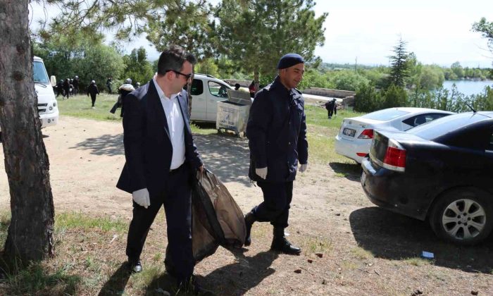 Günyüzü’ndeki ormanlık alanda mıntıka temizliği yapıldı