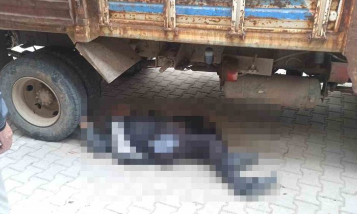 Gediz’de yaşlı adam kamyonetin altında kaldı
