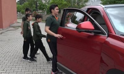 Ödüllerini aldılar ve Togg ile okullarına gittiler