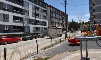 Çocukların güvenliği için parklara tel örgü