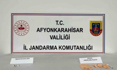 Uyuşturucu kullanırken jandarmaya yakalandılar