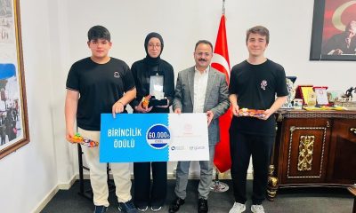 Gediz’de Kaymakam Alkan, başarılı öğrencilerle bir araya geldi