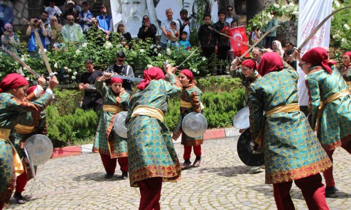 Kız Kılıç Kalkan Ekibi Türkiye’de ilk oldu