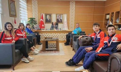 Müdür Başyiğit, Okul Sporları Türkiye Şampiyonası’nda derece elde eden özel öğrencileri kabul etti