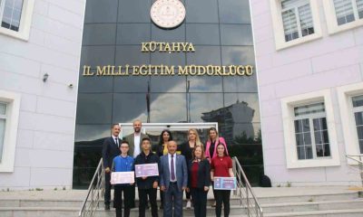 Kütahya’da bilgi yarışmasında dereceye giren öğrencilere ödülleri verildi