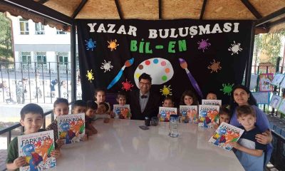 Minik öğrenciler ’Yazar Buluşmasında’ imzalı kitapların sahibi oldu