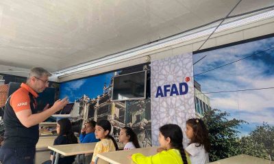 AFAD’ın ‘Deprem Simülasyon Tırı’ Afyonkarahisar’da gençlere tanıtıldı