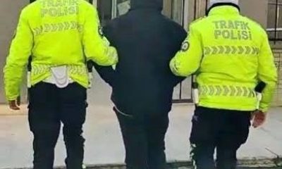Hırsızlık suçundan aranıyordu ehliyetsiz araç kullanırken yakalandı