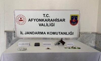 Jandarma uyuşturucu ile kurusıkı tabanca yakaladı