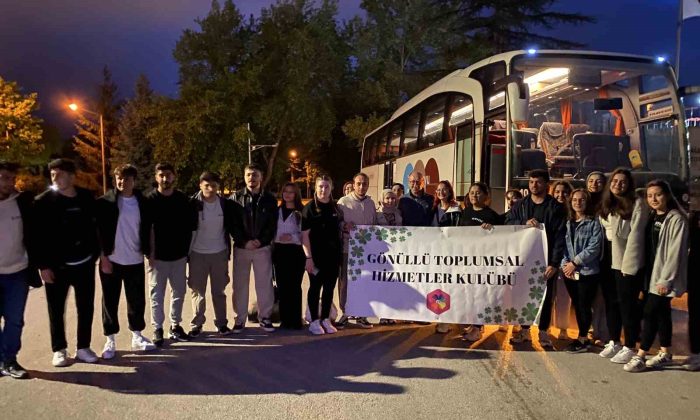 Anadolu Üniversitesi öğrencileri deprem bölgesinde kütüphaneler kurmak için yola çıktı
