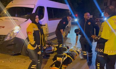 Minibüse çarpan motosikletteki 2 kişi yaralandı