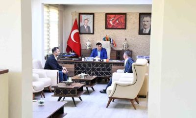 Emet Belediye Başkanı makam odasının kapısını söktürdü