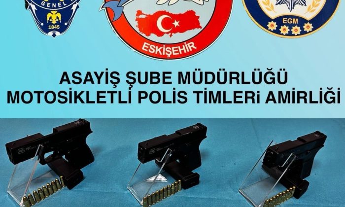 Şüphe üzerine durdurulan araçta 3 tabanca ele geçirildi