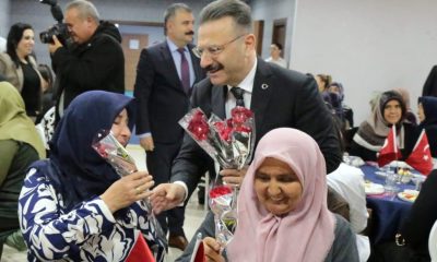 Vali Hüseyin Aksoy, şehit anneleriyle kahvaltıya katıldı