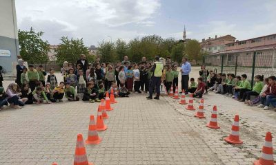 Çavdarhisar’da jandarmadan öğrencilere trafik eğitimi