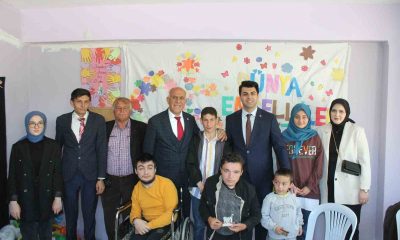 Hisarcık Kaymakamı Bahar ve Başkan Demirtaş özel öğrencilerle bir araya geldi