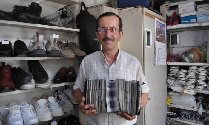 22 senede topladığı 3 bin 500 vesikalık fotoğraf ile kendi başına arşiv oluşturdu