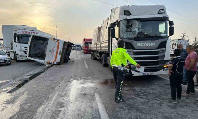 Belediye otobüsü ve 2 tırın karıştığı kazada 7 kişi yaralandı