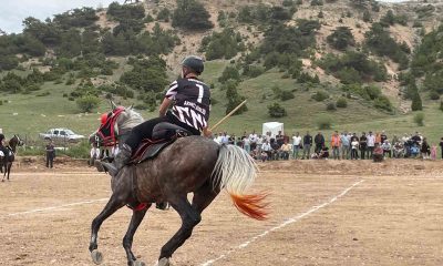 At üzerinde cirit atarak spor bayramı kutladılar