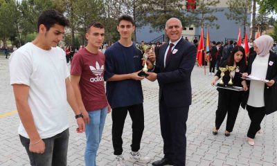 Hisarcık’ta yarışmalarda dereceye giren öğrenciler ödüllendirildi