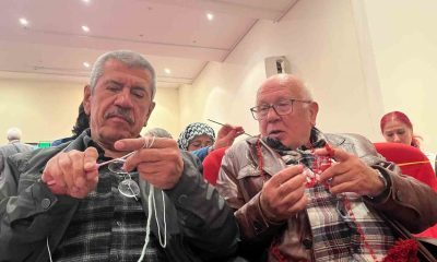 60 yaş üzeri erkekler alzaymırı örgü örerek yeniyor