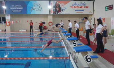 Yüzme şampiyonası başladı