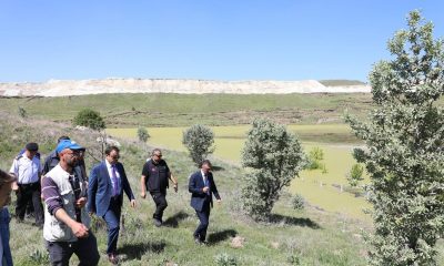 Maden sahasındaki heyelan atık su göletini taşırdı, yol trafiğe kapandı