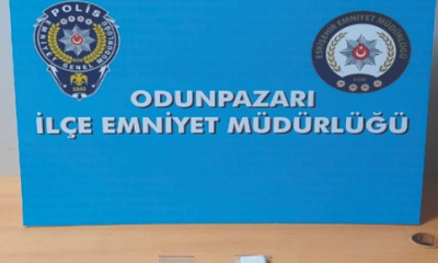 Şüpheli aracın sürücüsünün üzerinden uyuşturucu çıktı