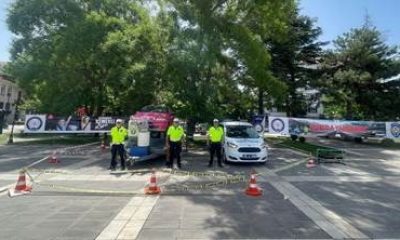Polis ekipleri emniyet kemerinin önemi ve alkollü araç kullanmanın risklerini anlattı
