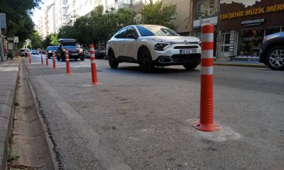 Atatürk Caddesi’ne konulan dubalar tartışma konusu oldu