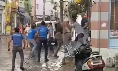 Alacak verecek meselesinden tartışan akrabalar sokak ortasında kavga etti