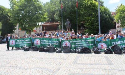 Domaniç’te  ilkokul öğrencilerinin çevre temizliği etkinliği