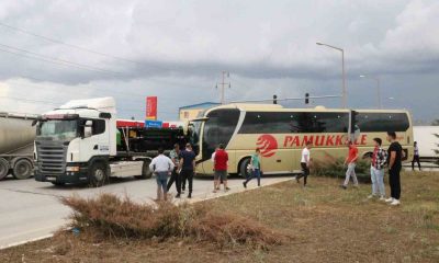Tırla yolcu otobüsün çarpıştığı kaza ucuz atlatıldı