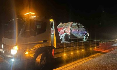 Devrilen otomobilin sürücüsü yaralandı