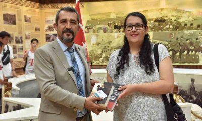 Müze kart ve kitaplar hediye edildi