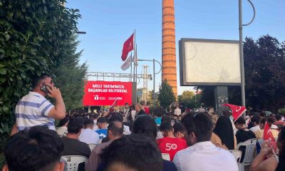 Vatandaşlar Türkiye – Portekiz maçını dev ekrandan takip etti