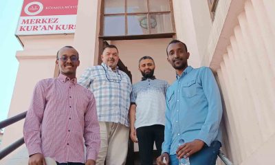 Hafızlık eğitimini Kütahya’da tamamlayan Somalili iki gencin duygulandıran vefası