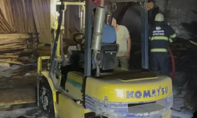 Kereste deposunda çıkan yangın maddi hasara neden oldu