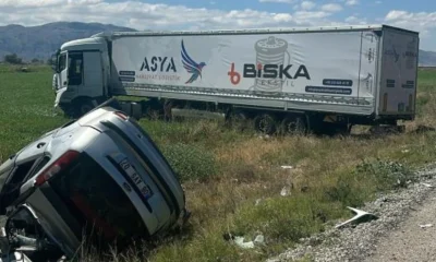 Tırla çarpışan otomobilde anne baba olay yerinde, çocuklarda hastanede öldü