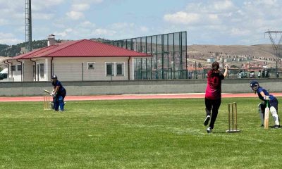 Kriket Büyük Kadınlar Açık Alan birinci ayak müsabakaları başladı