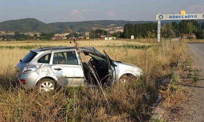 Otomobil tarlaya uçtu: 6 yaralı