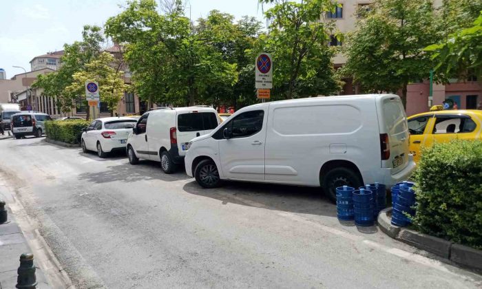 Duyarsız sürücüler mal indirme ve bindirme yerini park alanına çevirdi