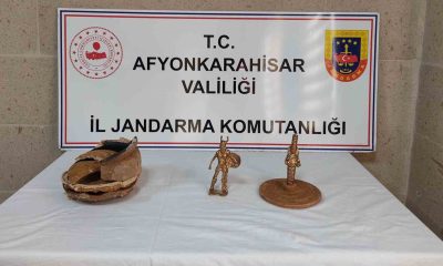 Jandarma takibe aldığı araçta tarihi eser ele geçirdi