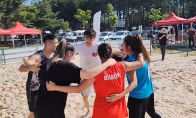 Plaj Voleybolu Turnuvası’nın şampiyonu ‘Kumdan Kale’ isimli takım oldu