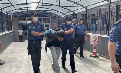 Bıçak zoruyla ticari taksi ve lüks otomobil gasp eden şahıs tutuklandı