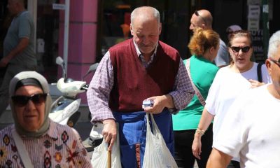 Doğuştan görme engelli işportacı 3 çocuğunu yetiştirip 2 ev aldı