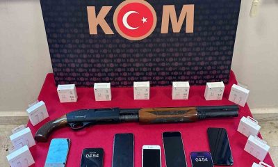 İletişim dükkanında 350 bin liralık kaçak cep telefonu ele geçirildi