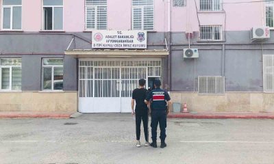 Uyuşturucu satmaktan aranan şahsı jandarma devriye gezerken yakaladı