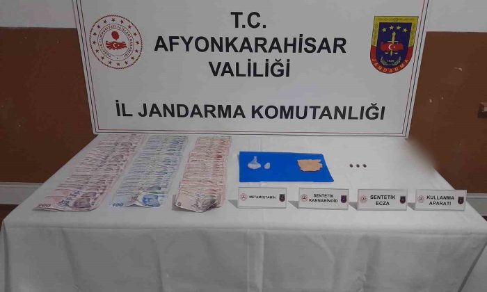 Getirdikleri uyuşturucuları satamadan jandarmaya yakalandılar